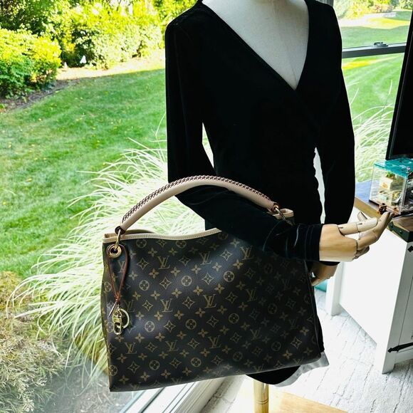 Brand New Louis Vuitton Artsy Hobo Bag - Picture 2 of 15